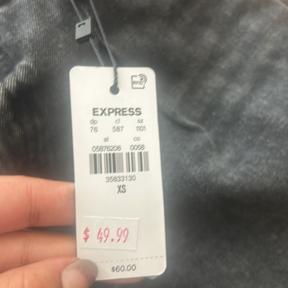 These are a pair of grey shorts never worn still with price tags - Picture 6 of 7